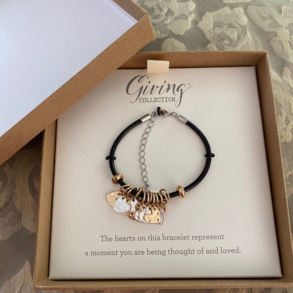 New-thoughtful loving bracelet in original box❤️
